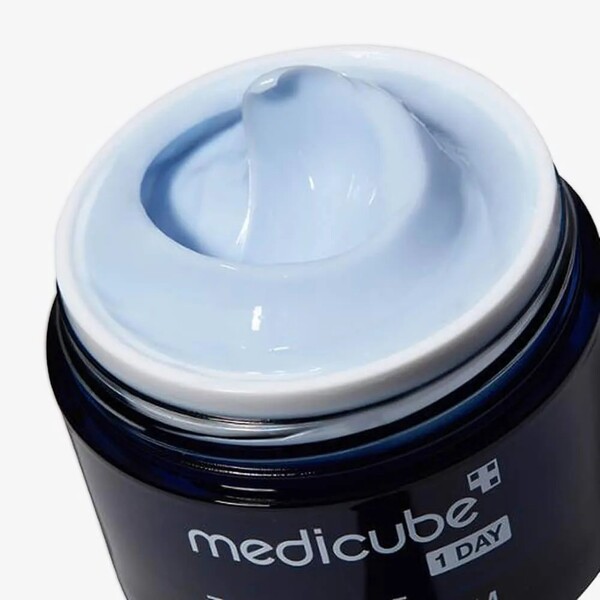Лёгкий матирующий крем для жирной кожи medicube Zero Pore One Day Cream