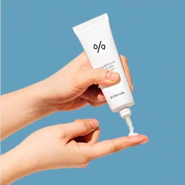 Увлажняющий солнцезащитный крем Dr.Ceuracle Hyal Reyouth Moist Sun SPF50+ PA++++