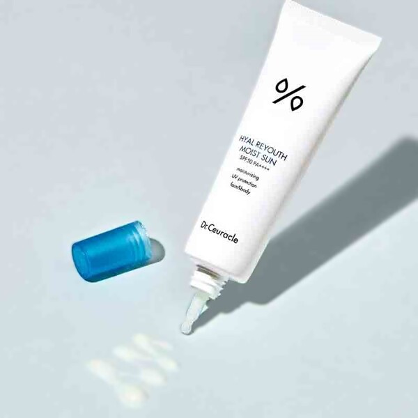 Увлажняющий солнцезащитный крем Dr.Ceuracle Hyal Reyouth Moist Sun SPF50+ PA++++